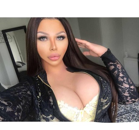 siliconebarbie model hd photos