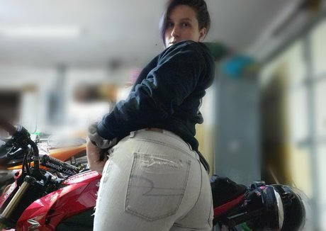 asherridesfree exclusive model img