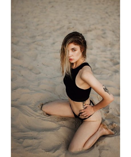 Mary Jain model erotic image