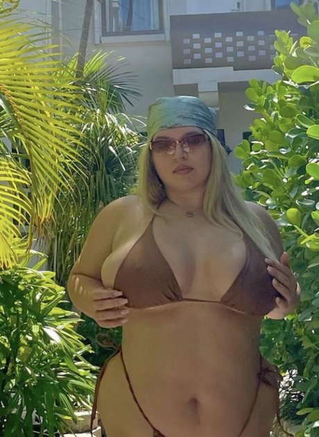 Sierra K adult model pic