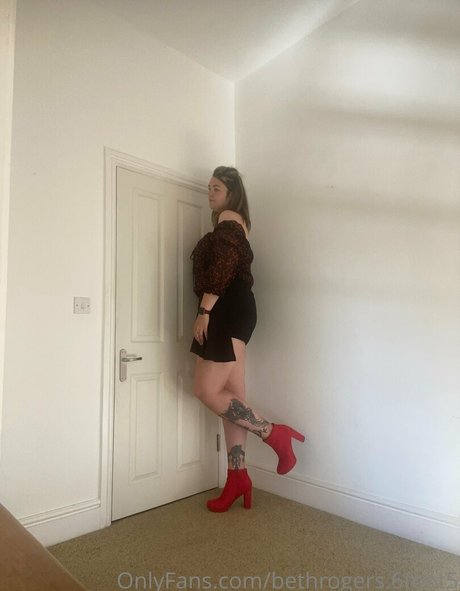 amazonbeth 6foot6 model exclusive img