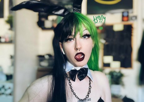 notbunnybrat model hd pic