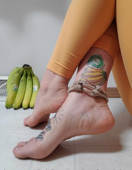 lovefiercelyfeet adult actress image