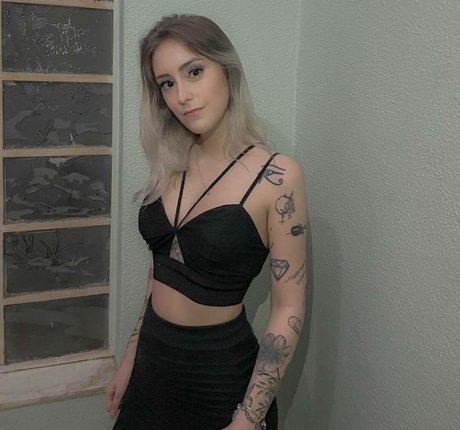 Daphne Palumbo sexy star pics