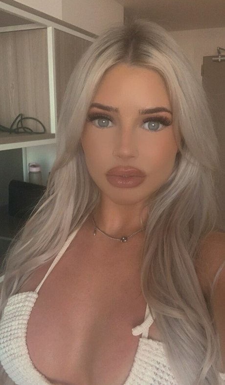 Caitrhx pretty actress archive