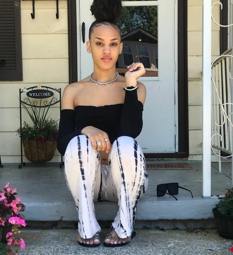 tiahnie nudes model pics