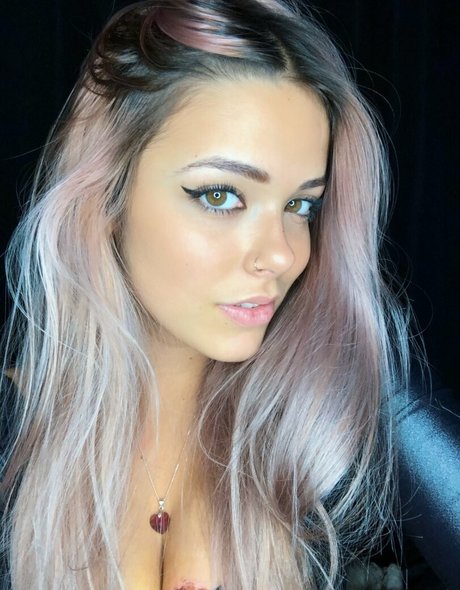 Caro Nigro sexy actress gallery