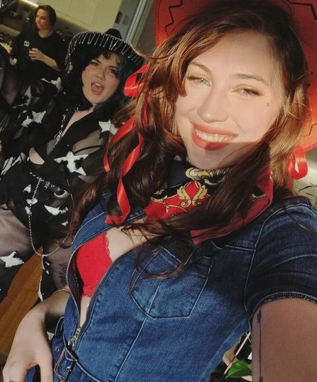 Knightsinclair art model pics