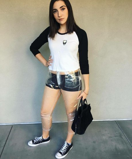 Safiya Nygaard pretty model pic