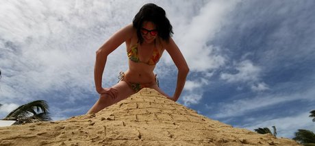 giantessmason erotic model image