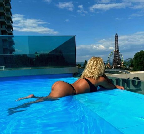 adinaa99 nice star pic