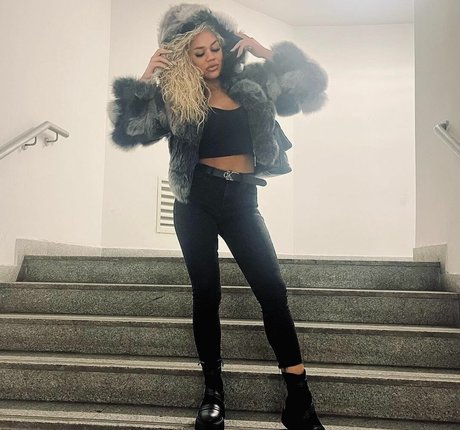 adinaa99 model sex pictures