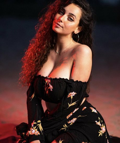 Chloe M pretty star pics