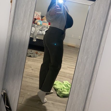 Kenzie A porn model photo