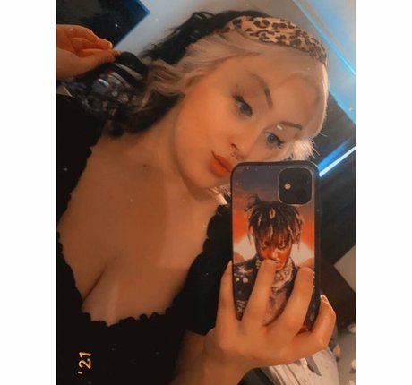 Destinee C pretty star image