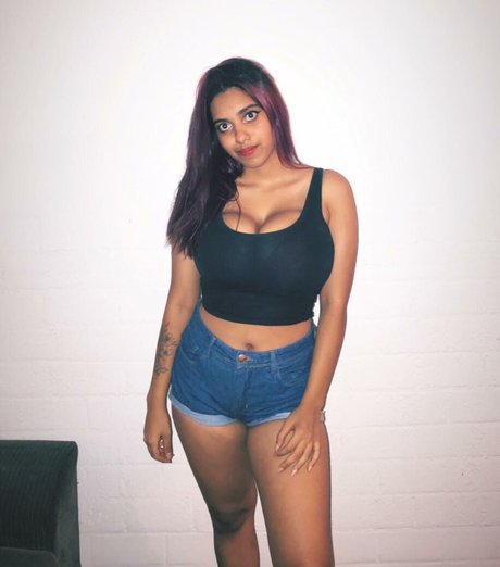 Mayellen model top picture