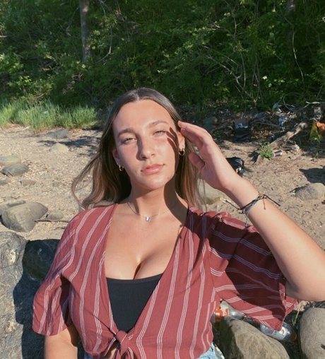 famous midget onlyfans pretty picture