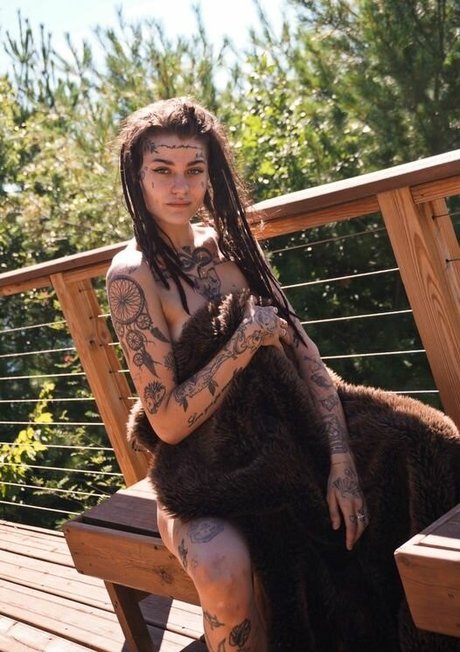 Steffiebluee erotic model pictures