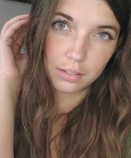 Lisa ASMR xxx model image