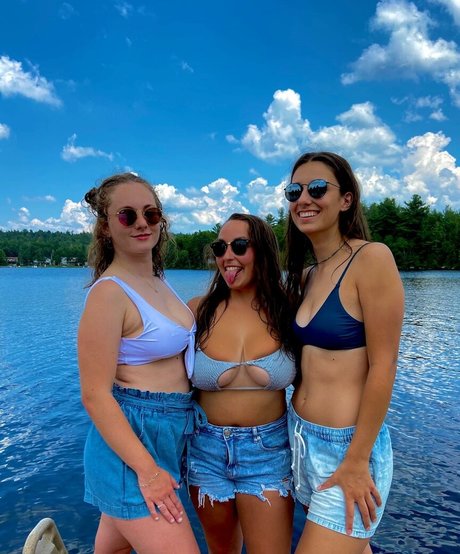 Lexi Thomas naked actress photo