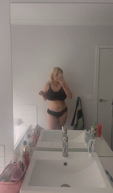 Emily J star exclusive pic