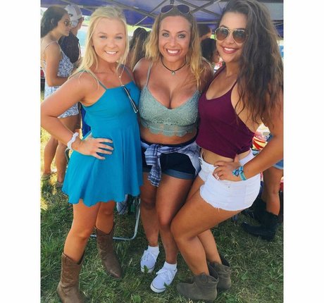 Emily E hd star photo