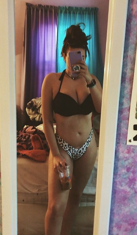 Hannah V nude star archive