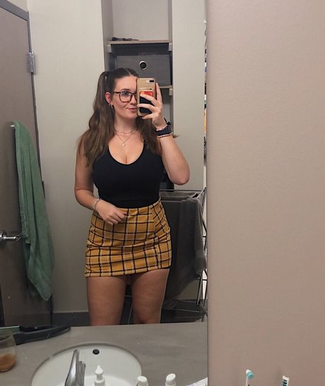 Hannah V erotic model gallery