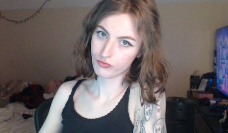 littledeadfairy model naked image