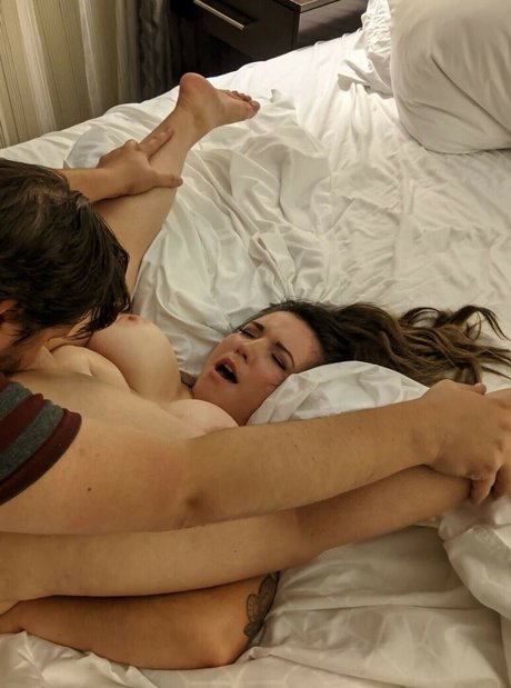 Curioushalf325 nude pornstar img