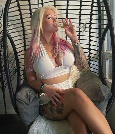 Jeaerbest model naked photos