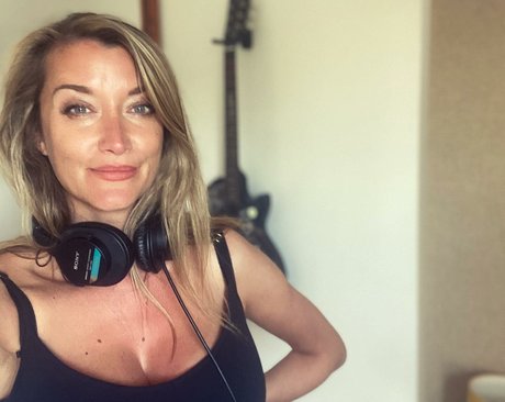 Sarah Champion model pretty pictures