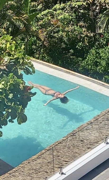 Sarah Champion model high quality picture