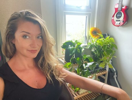 Sarah Champion hot actress pictures