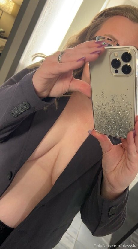 alassska model xxx picture