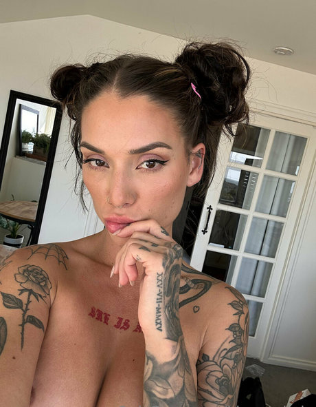 kkrystal vip pornographic star photos