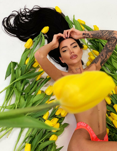 alena omovych free sexy star photos