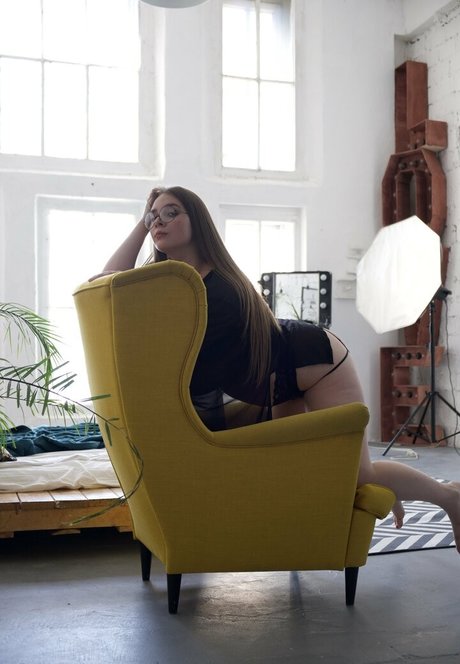 lucylaistner pornstar pretty pic