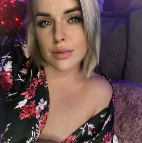 queen kylie model high quality image