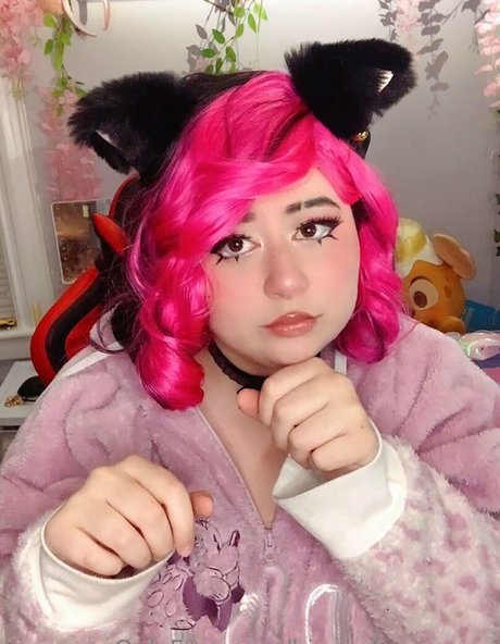 biggestmommas hot model pics