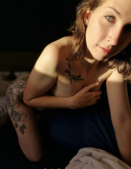 Aleenaxlaced free model img