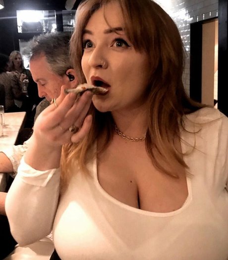 Cayley M free actress pics