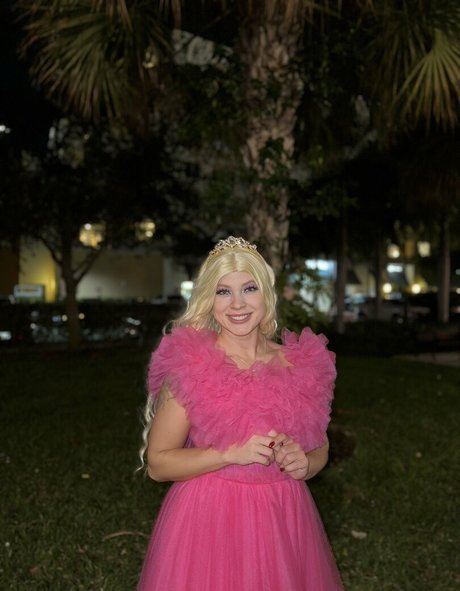 Alexamalbec nudes star images