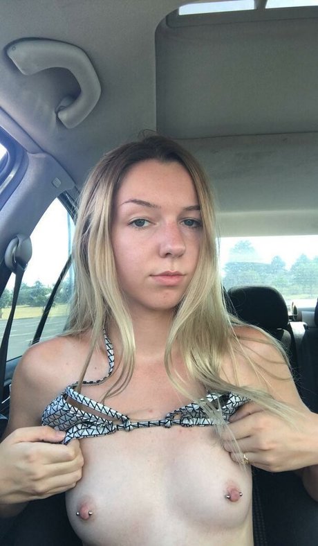 lilbbyjnsfw naked pornstar images
