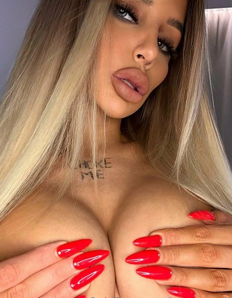 Laura Mezyk nude actress gallery