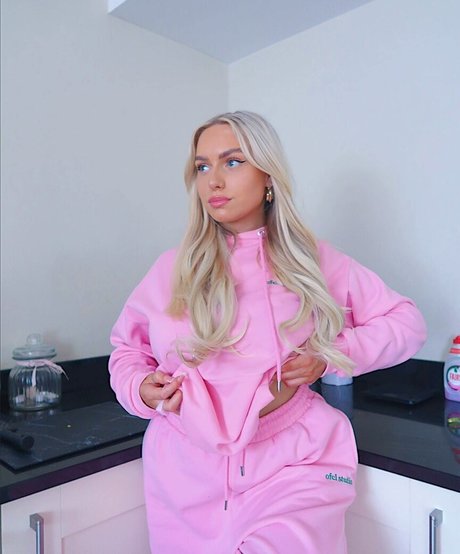 Beth Riva star top img