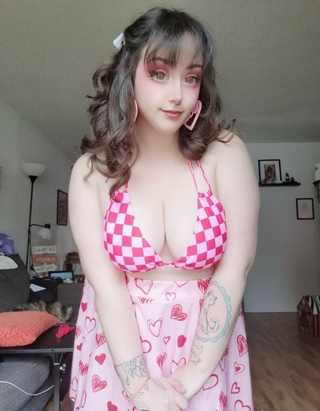 Strawbunnny pornstar sexy pic