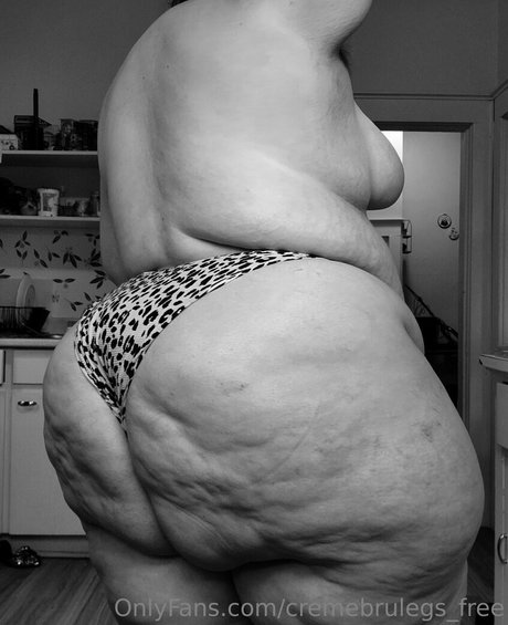 cremebrulegs free model sexy pic