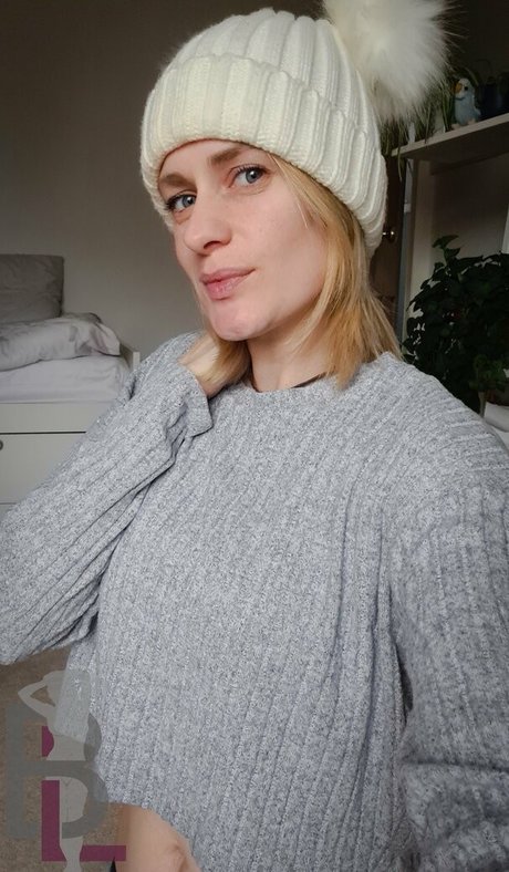 belle lou model pretty image