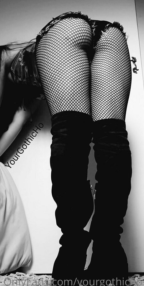 yourgothicho model xxx photo
